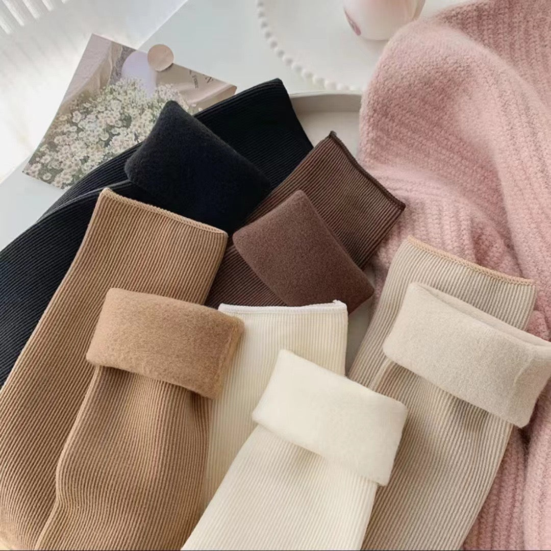 1 Pair of Thick Winter Socks in different colors