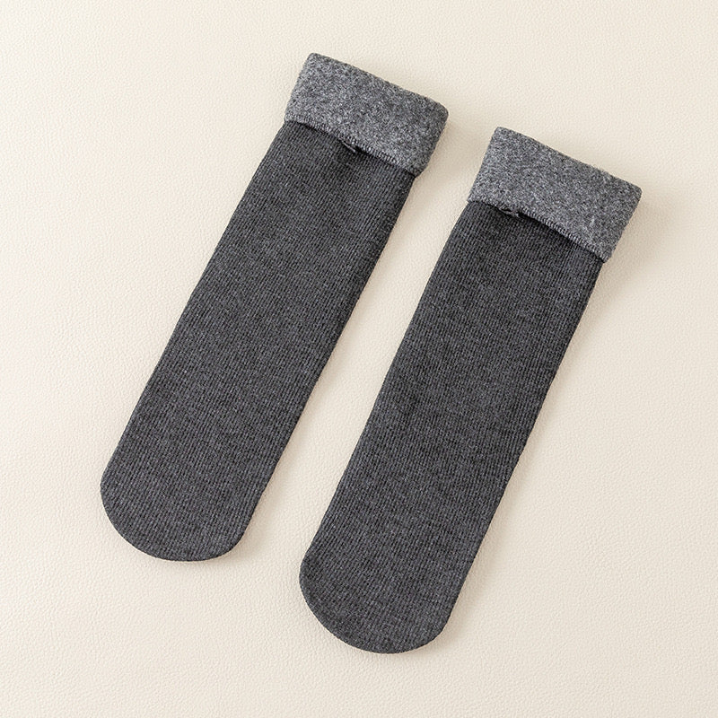 1 Pair of Thick Winter Socks in gray color