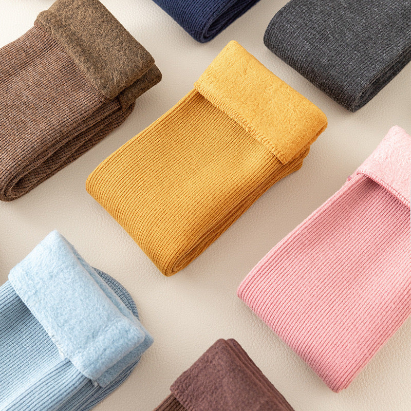 1 Pair of Thick Winter Socks in different colors