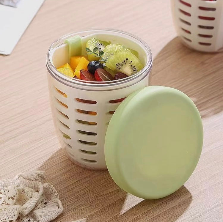 Fruits are Stored in a Drainable Fruit Storage Cup with Lid & Fork.