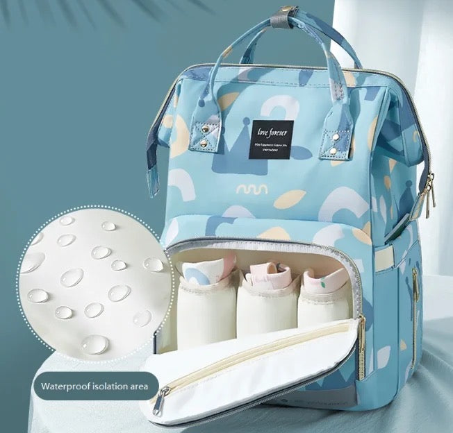 Stay organized with this fashionable blue and white patterned diaper bag, equipped with a bottle holder and designed as a waterproof mummy backpack for hassle-free travel.