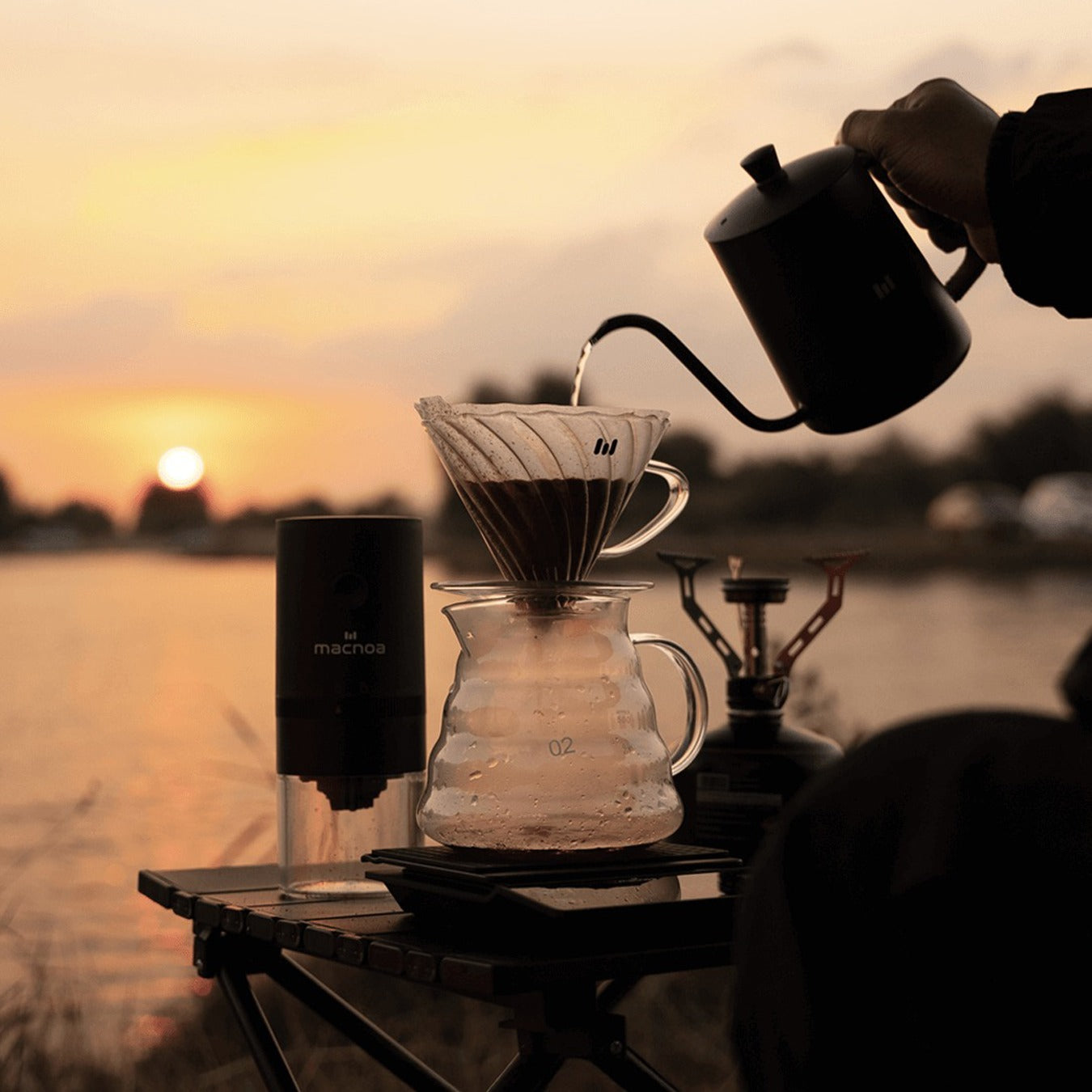 A Person is Filtering the Coffee Using Macnoa Specialty Coffee Filter.