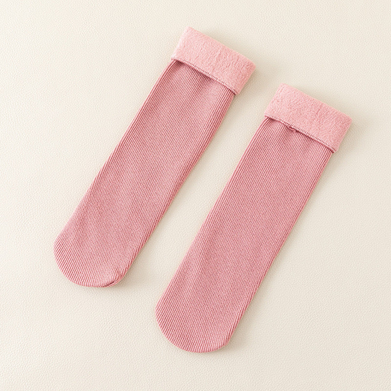 1 Pair of Thick Winter Socks in pink color