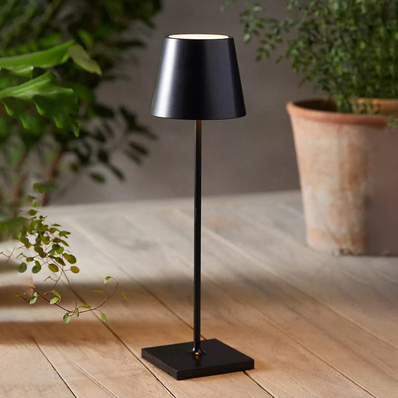 USB Cordless LED Table Lamp.