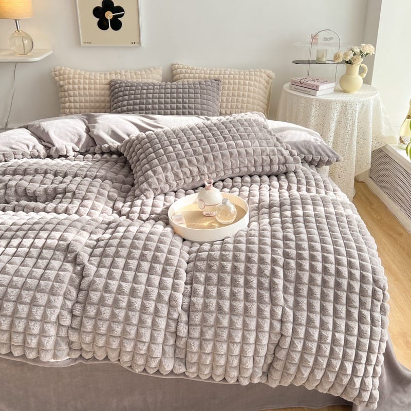 Fluffy Winter Four Piece Duvet Cover Bedding Set, Fitted Size Bedsheet with Zipper Closure Pillowcases