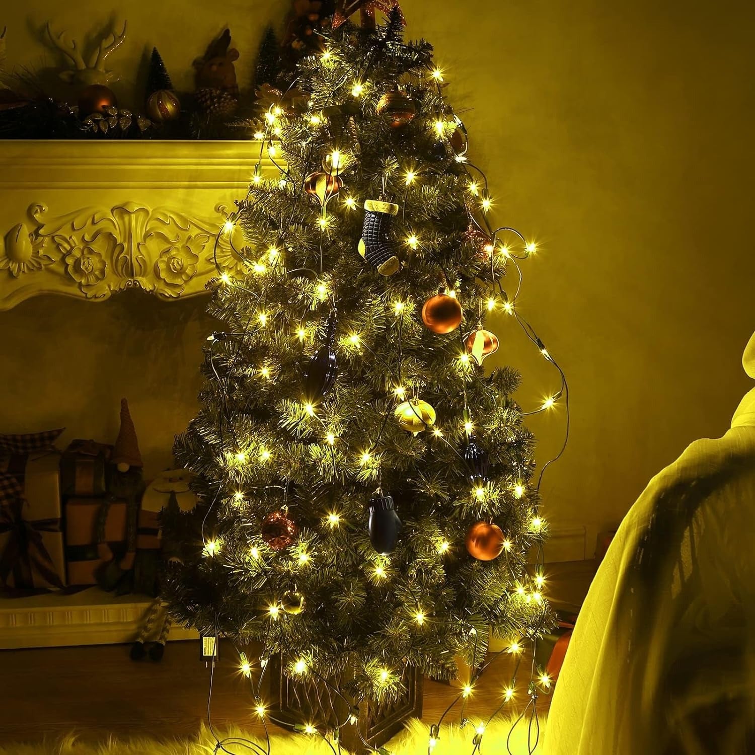 christmas tree indulged in Solar LED Mesh String Lights
