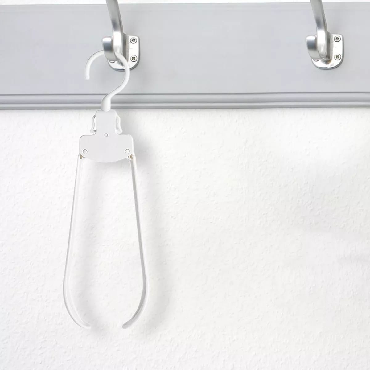 Portable Cloth Holder.