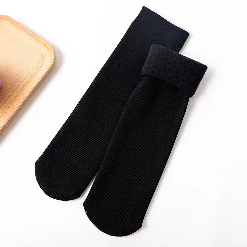 1 Pair of Thick Winter Socks in black color