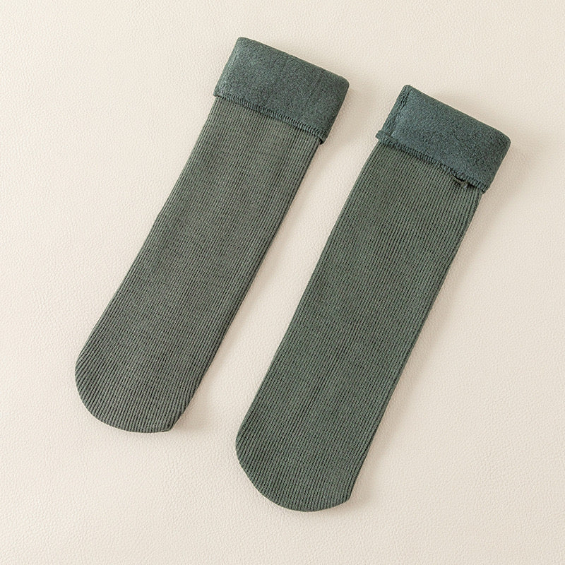 1 Pair of Thick Winter Socks in gray color