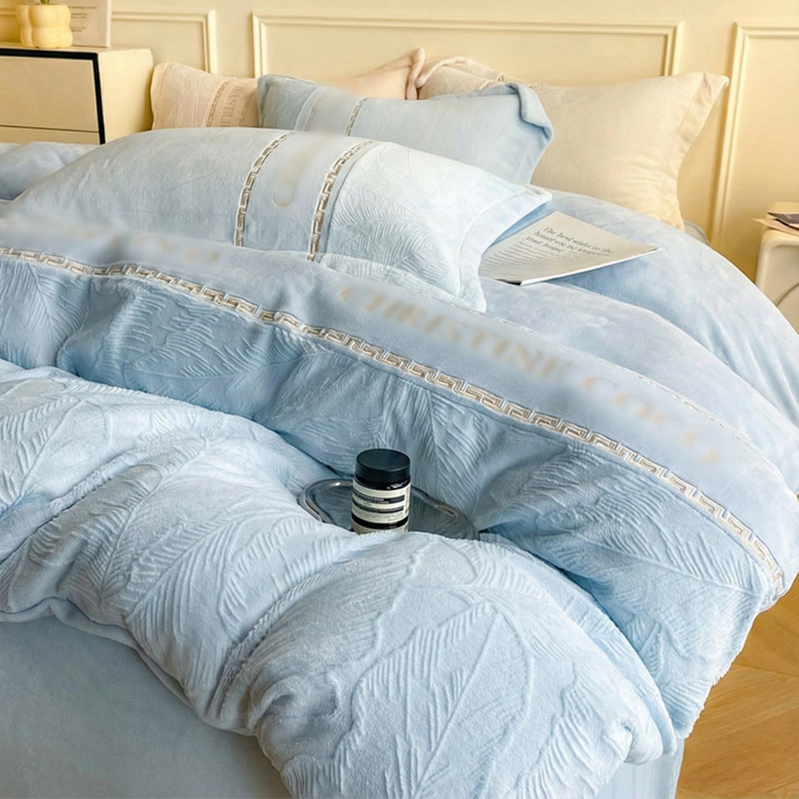 4-Piece Ultra Soft Luxury Bedding Set with Embroidered Pillowcases and Comforter, Premium Cozy Winter Quilt for King Size Bed.