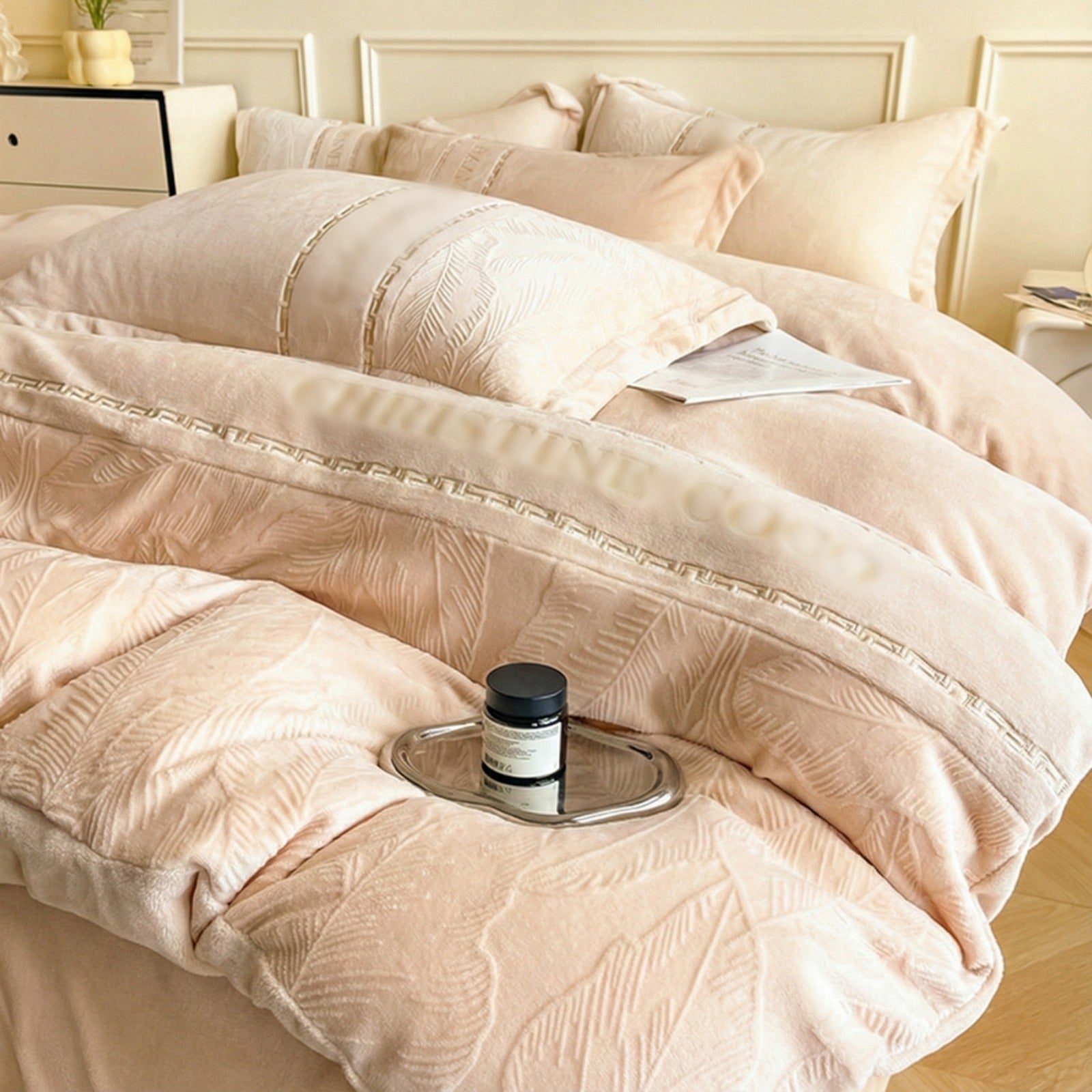 4-Piece Ultra Soft Luxury Bedding Set  with Embroidered Pillowcases and Comforter, Premium Cozy Winter Quilt for King Size Bed.