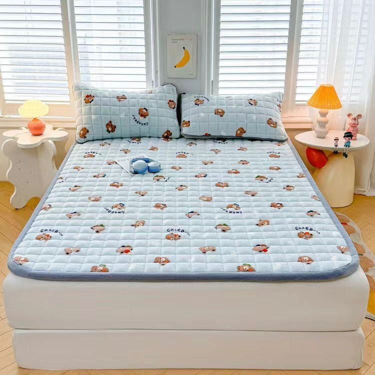 A double-thickened fitted bedsheet is used in the mattress.