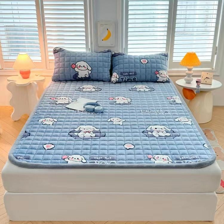 A double-thickened fitted bedsheet is used in the mattress.