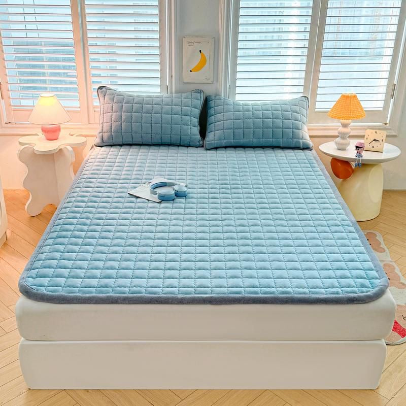 A double-thickened fitted bedsheet is used in the mattress.