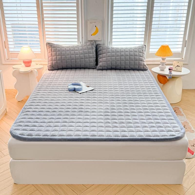 A double-thickened fitted bedsheet is used in the mattress.