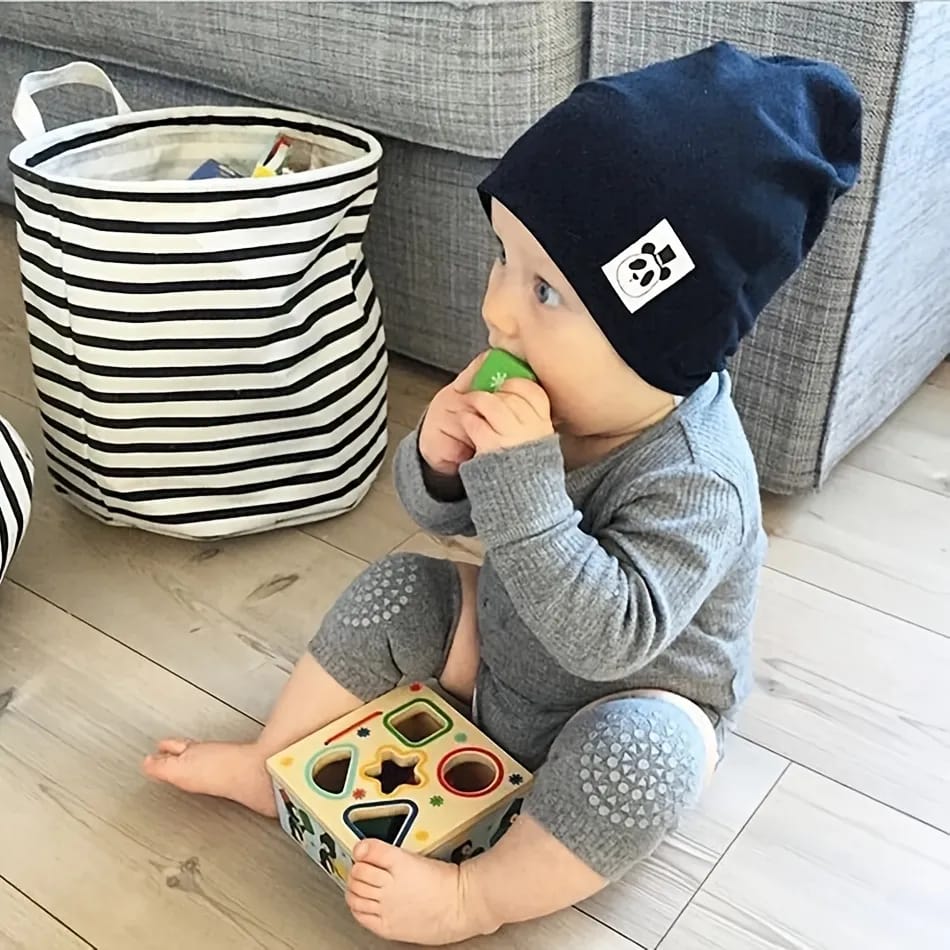 Cute Baby Wears Anti-Slip Knee Protector.