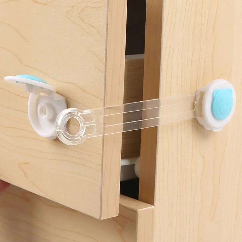 Child Safety Lock Latch Clip placed on the door