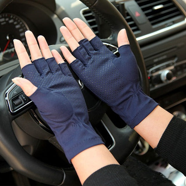 A Person is Wearing Fingerless Gloves While Driving.