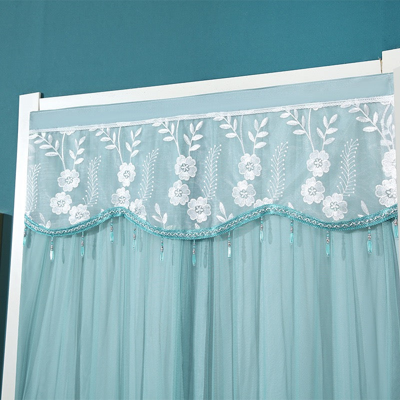 Double-Layered Lace Curtain.