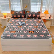 A double-thickened fitted bedsheet is used in the mattress.