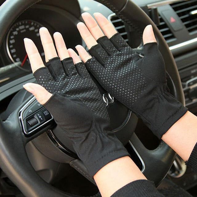 A Person is Wearing Fingerless Gloves While Driving.