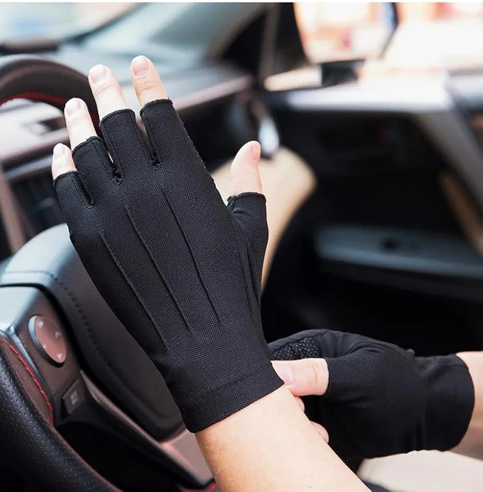 A Person is Wearing Fingerless Gloves While Driving.