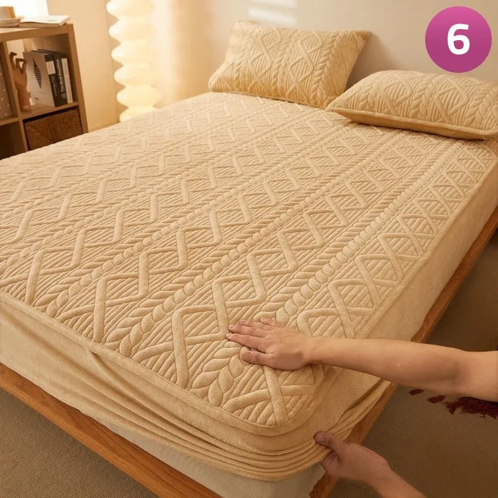 A Person is Fixing Fitted Size Washable Thicken Quilted Velvet Solid Color Mattress Bedsheet 
