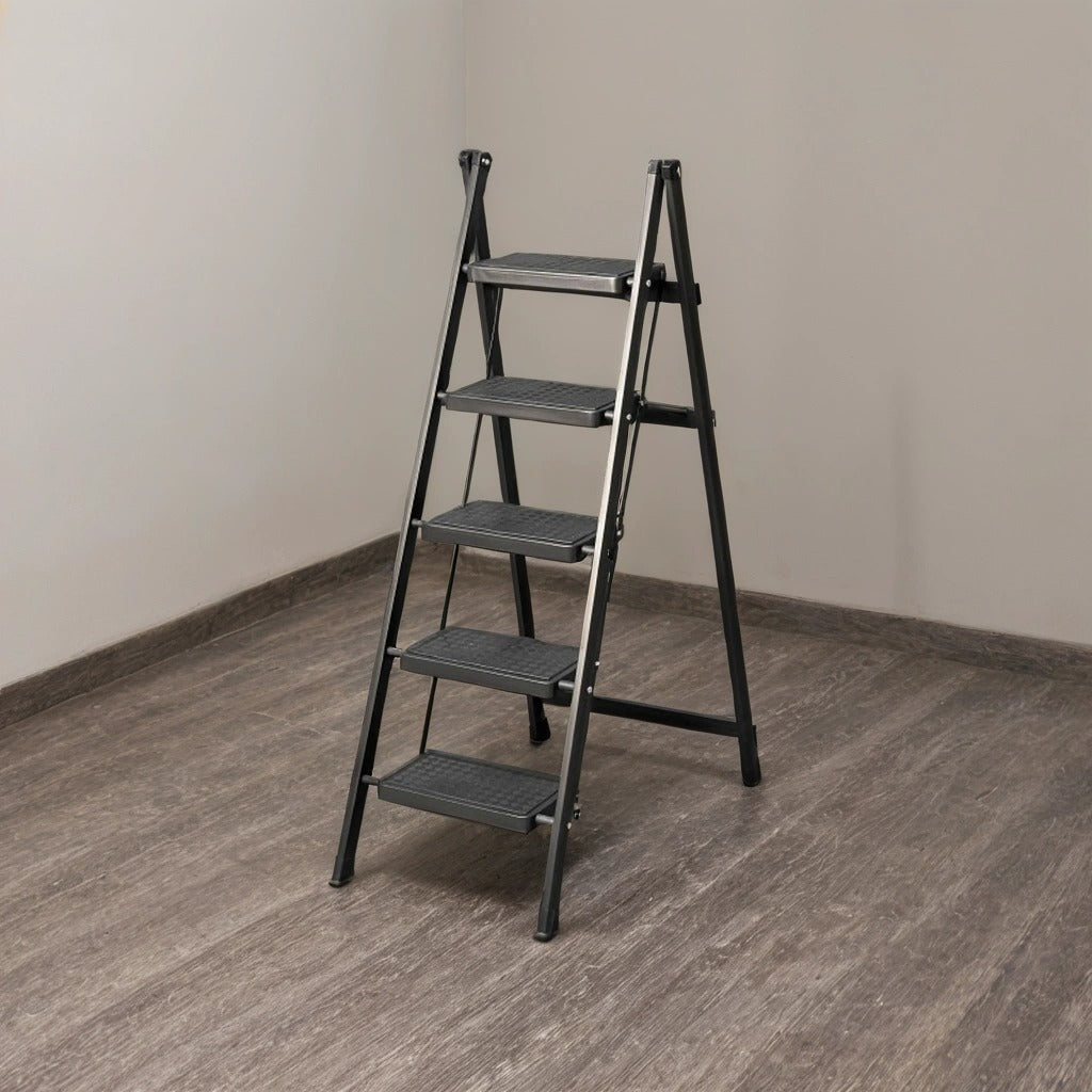 Folding 5 Step Ladder.