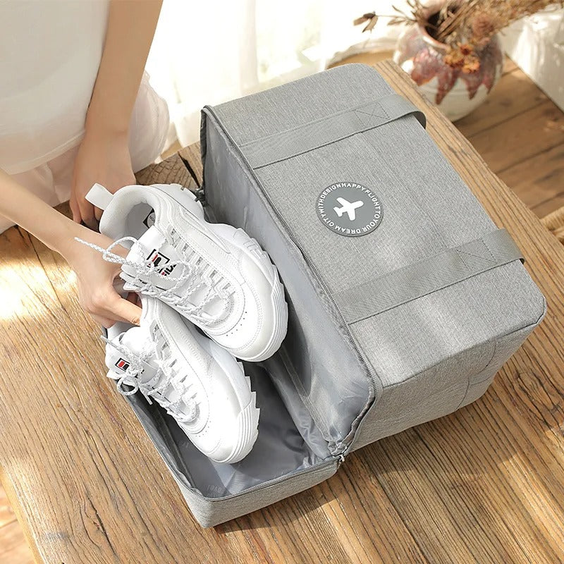 lady keeping her shoes in Gym Bag with Wet/Dry Separation