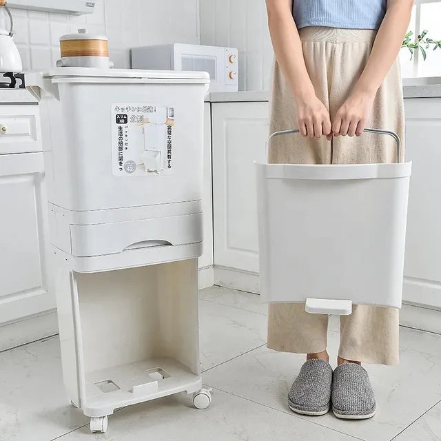  A white kitchen trash can with a lid, suitable for disposing of large garbage in the kitchen
