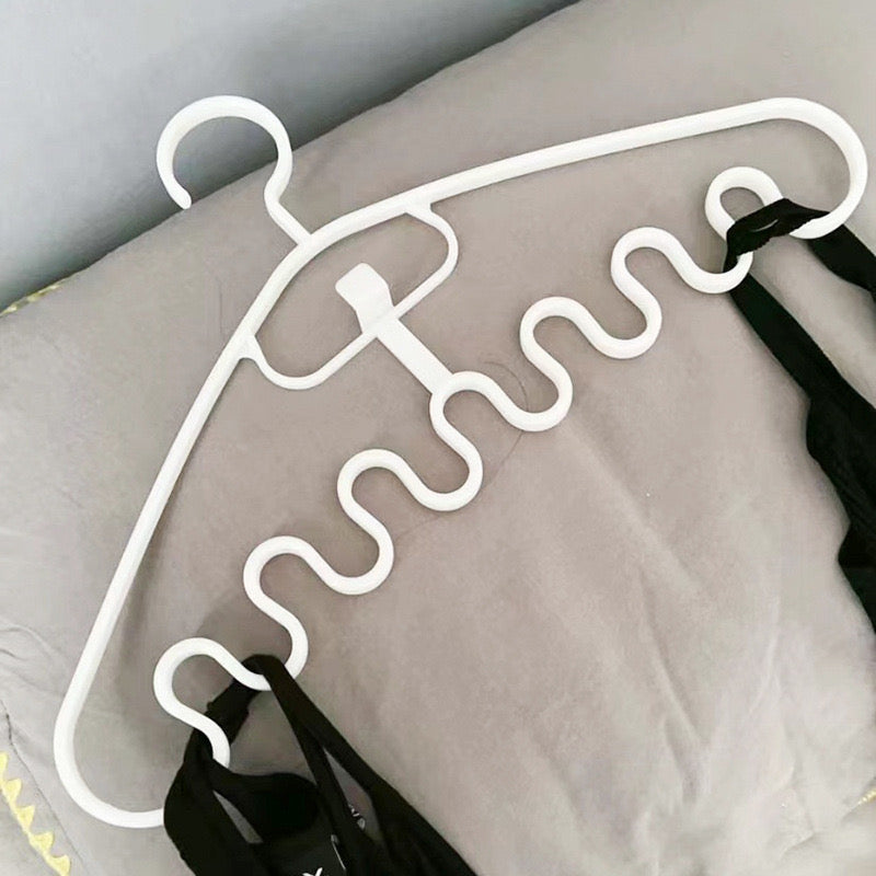 A Wave Pattern Hanger 