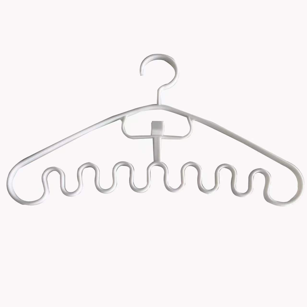 A  Wave Pattern Stackable Hanger Clothes