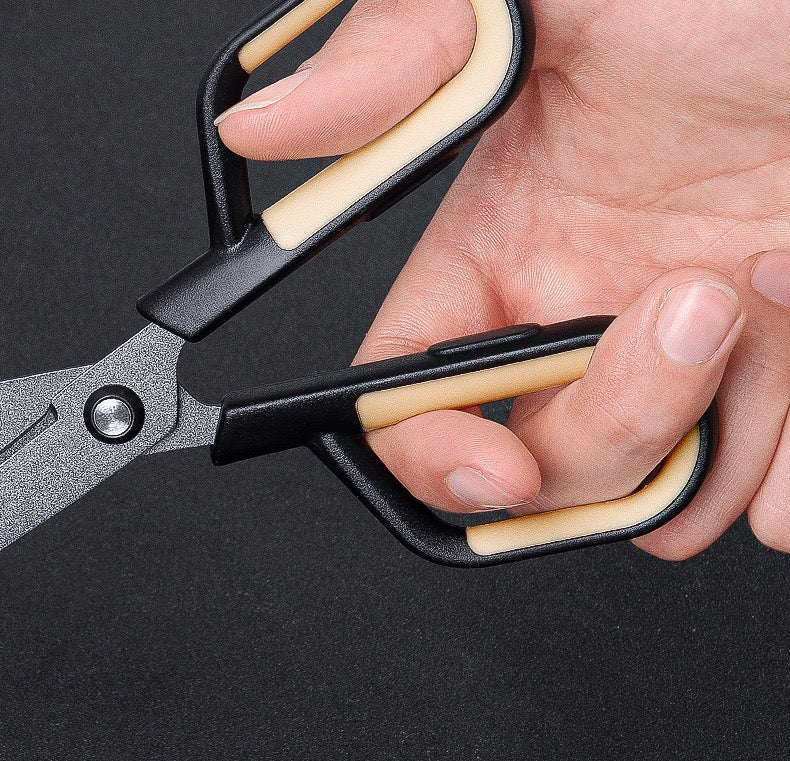 A person is trying to cut using Scissors with Paper Cutting Blade