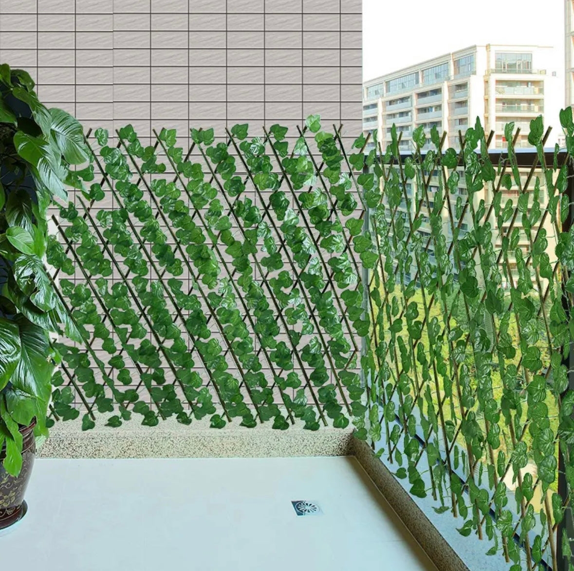 Artificial leaf fence fixed on 2 sides of a balcony including its rail