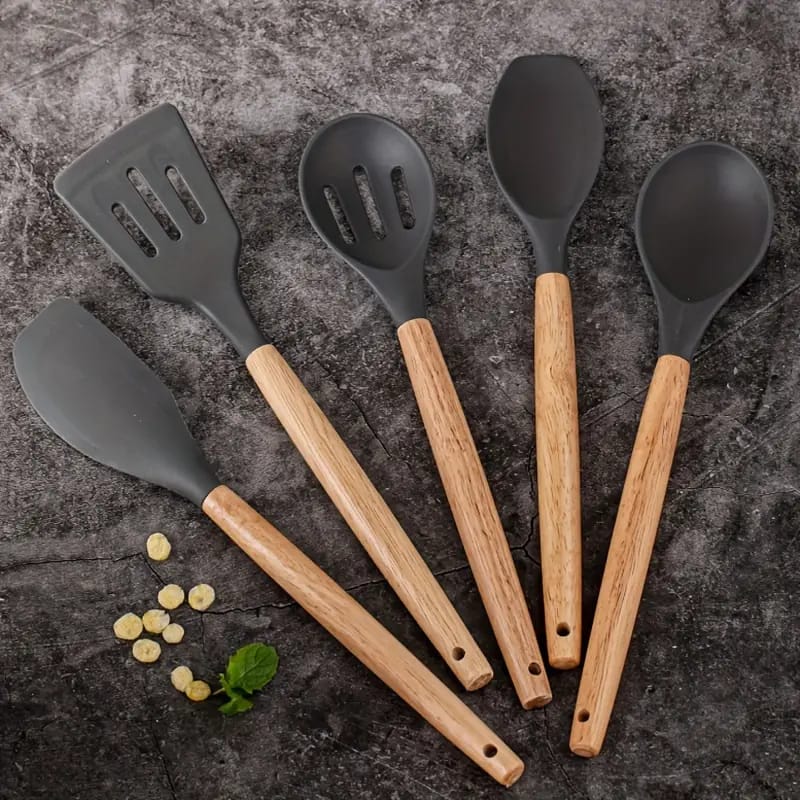 Light Black Kitchen Spoon Utensil Set.