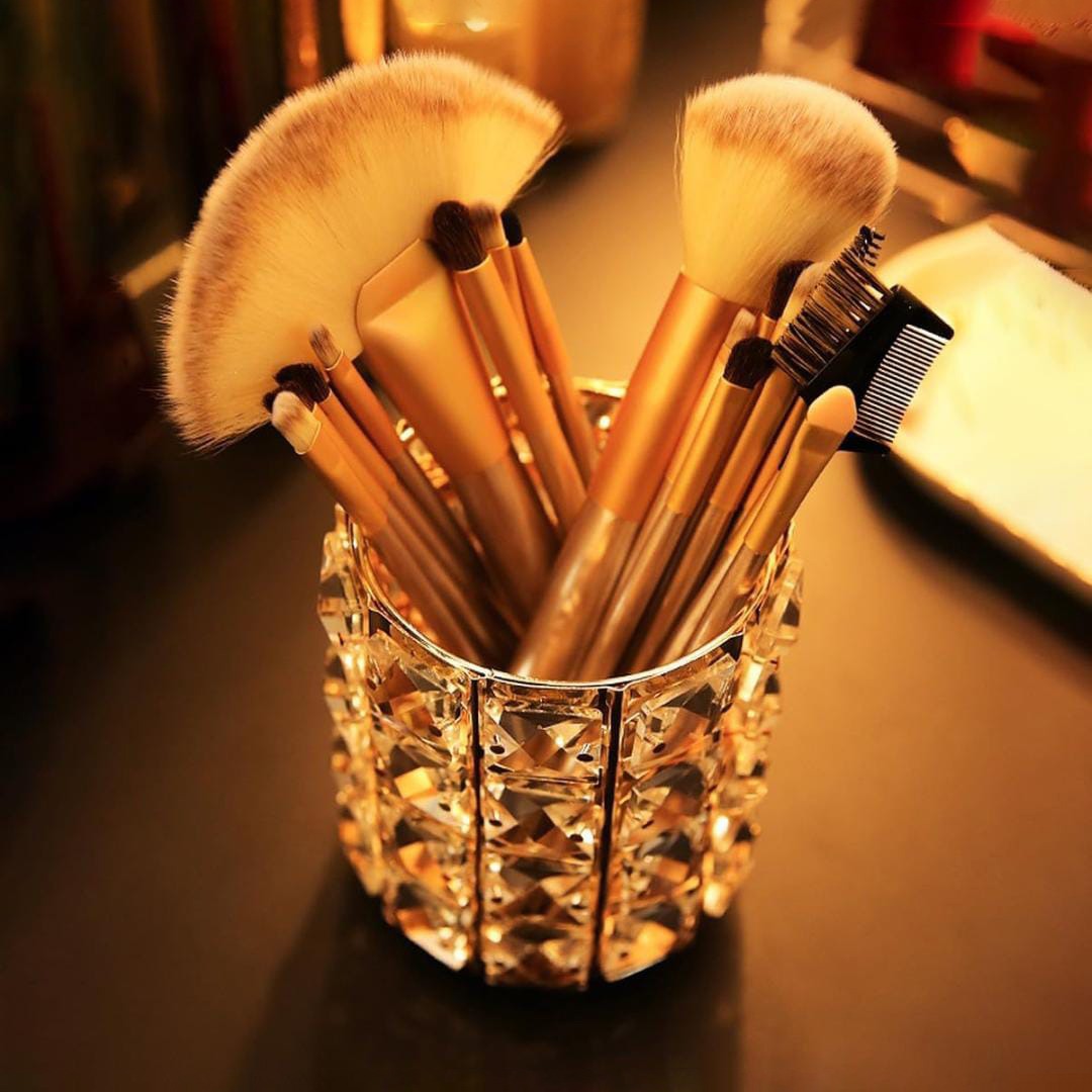 Makeup Brush Holder Organizer With Makeup Brushes.