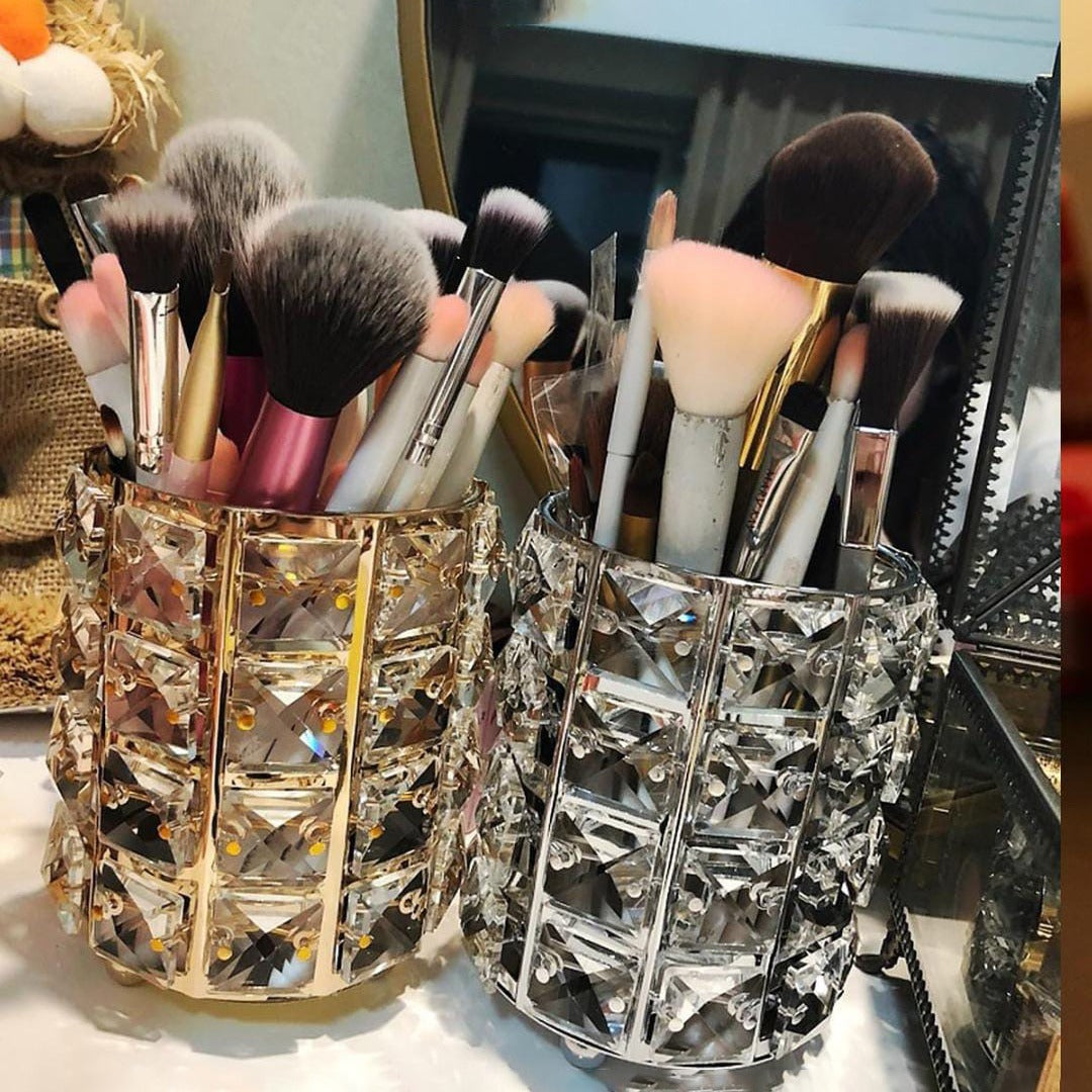 Makeup Brush Holder Organizer With Makeup Brushes.