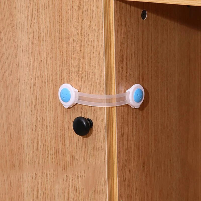 Child Safety Lock Latch Clip placed on the door