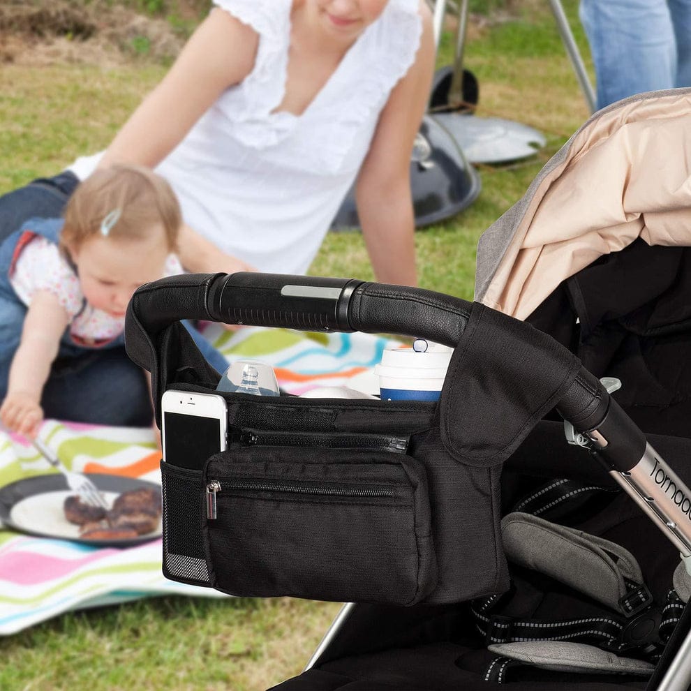 Baby and mom went for an outing with Stroller Organizer Bag
