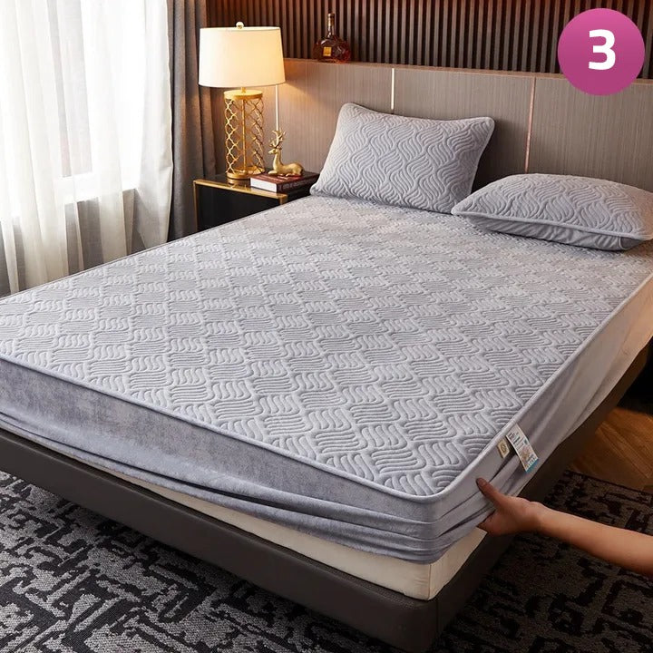 A Person is Fixing Fitted Size Washable Thicken Quilted Velvet Solid Color Mattress Bedsheet 