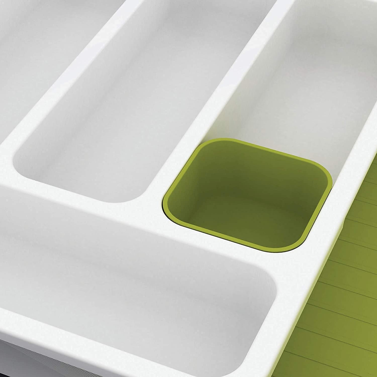 Expandable Cutlery Tray.