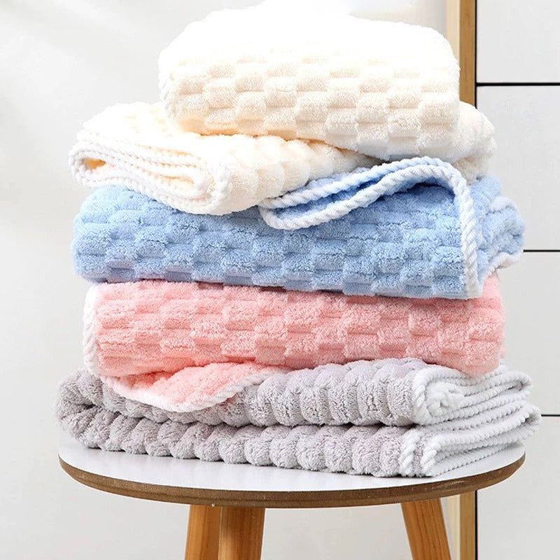 Set Of Soft Coral Fleece Bath Towels.