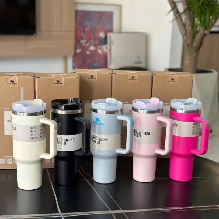 Different colors of Vacuum Insulated Tumbler with Lid and Straw