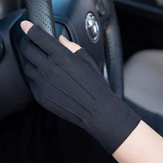 A Person is Wearing Fingerless Gloves While Driving.