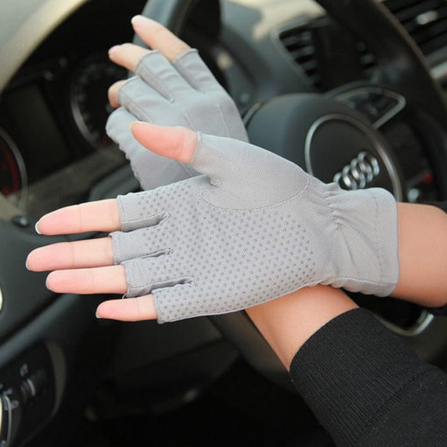 A Person is Wearing Fingerless Gloves While Driving.