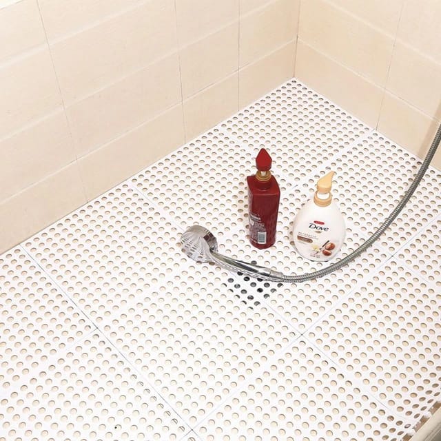 White color Interlocking Non-Slip Bathroom Mat floored in a bathroom