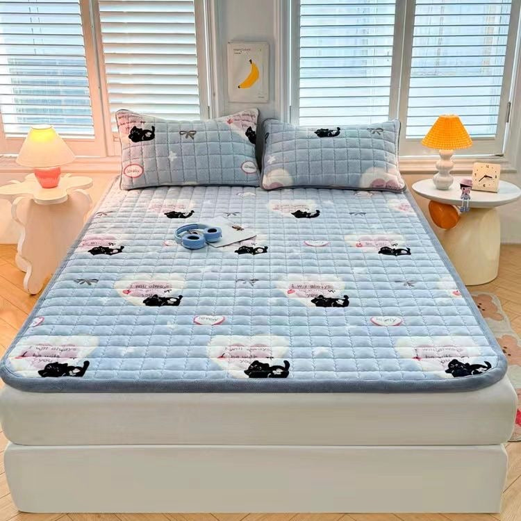 A double-thickened fitted bedsheet is used in the mattress.
