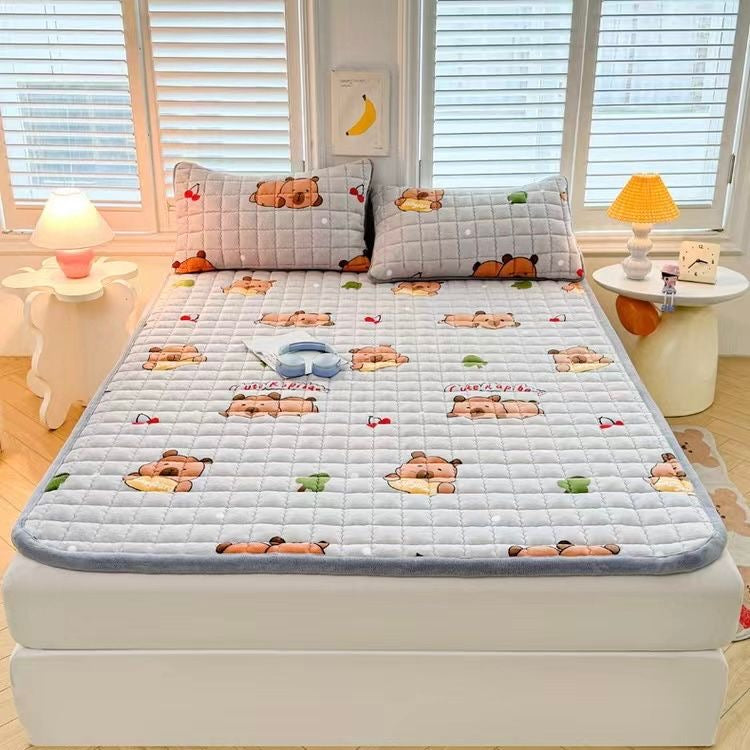 A double-thickened fitted bedsheet is used in the mattress.