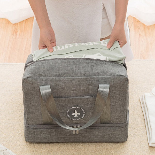 someone keeping clothes in Gym Bag with Wet/Dry Separation