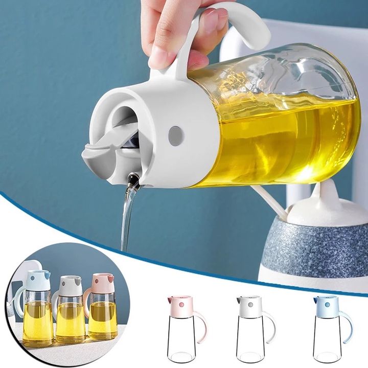 Someone is holding a 650ml Capacity Kitchen Automatic Oil Dispenser Bottle